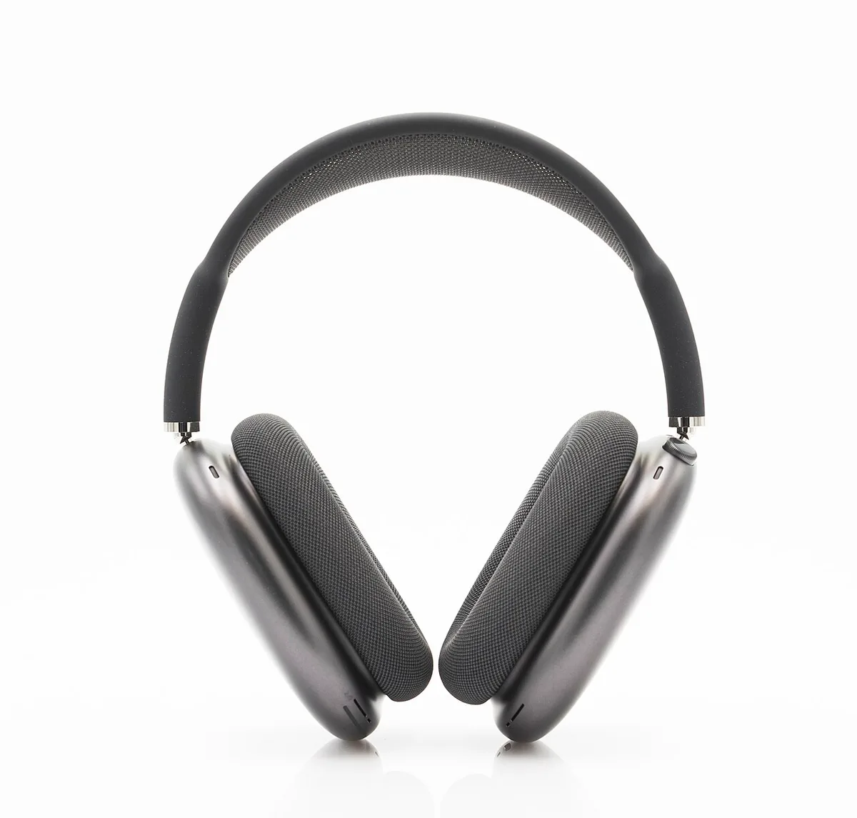 AirPods Max Review (2026) — Sound, ANC & Verdict