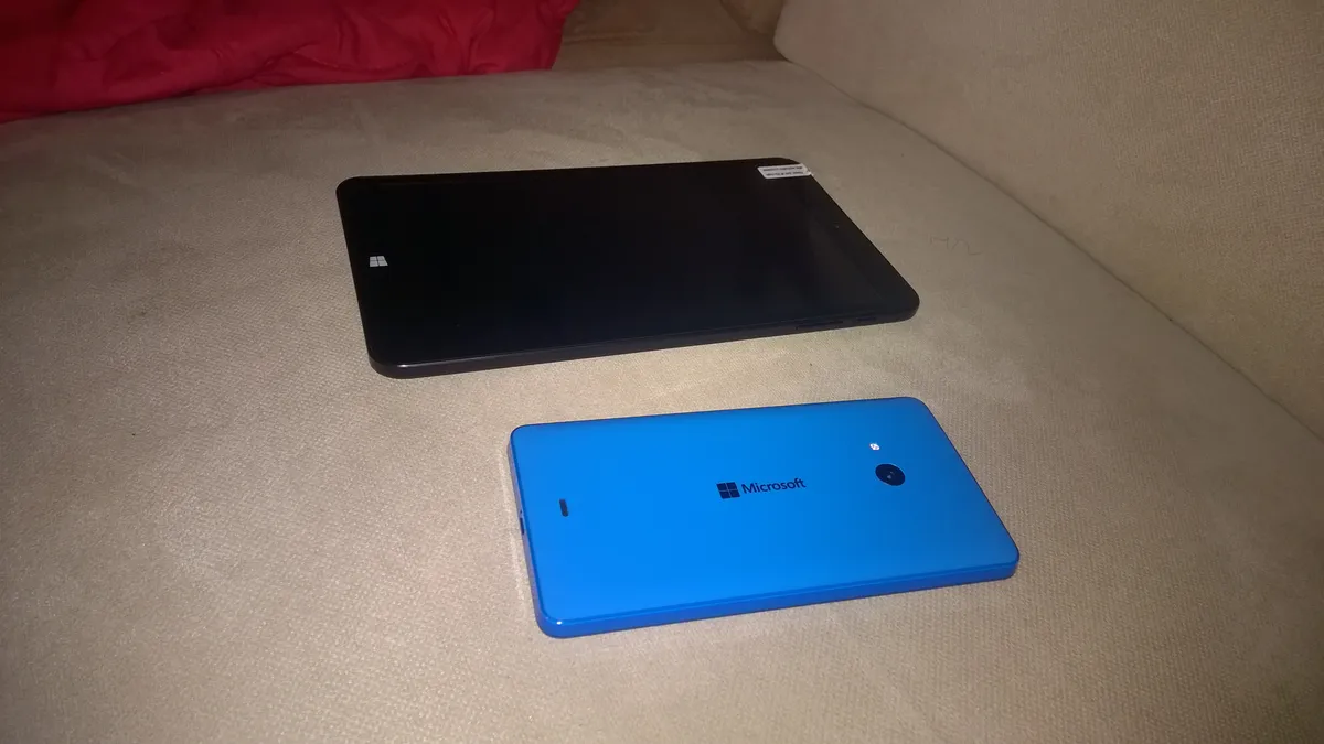 iPhone 17 vs Pixel 10 (2026) — camera and zoom