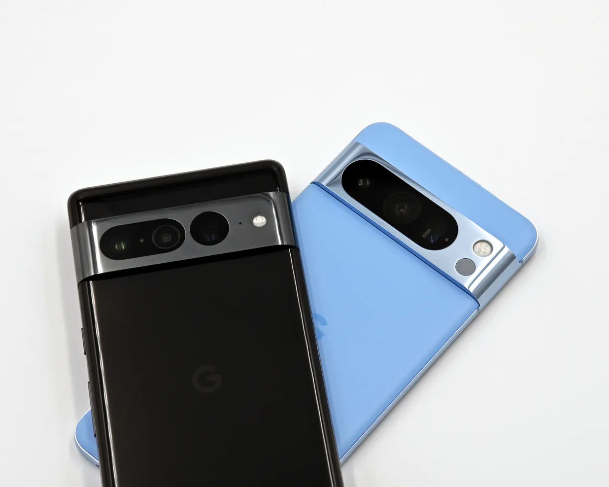 iPhone 17 vs Pixel 10 (2026) — Specs, Cameras, AI & Verdict